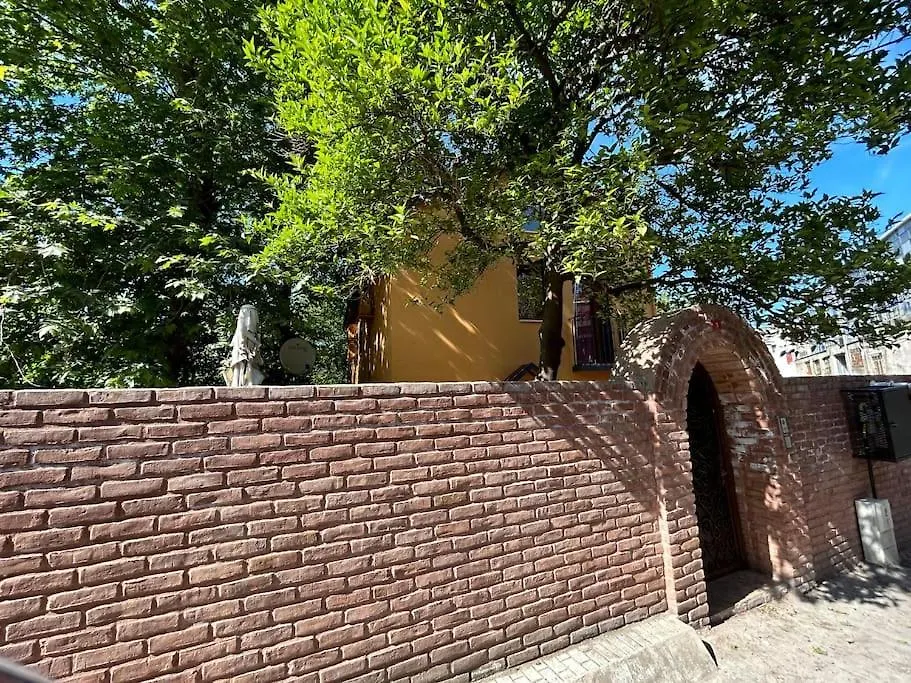 Villa Arancia Istanbul - Garden, Bbq, Sauna & Turkish Bath By The Tram In Fatih 0*,